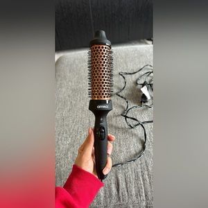 Amika thermal roundbrush